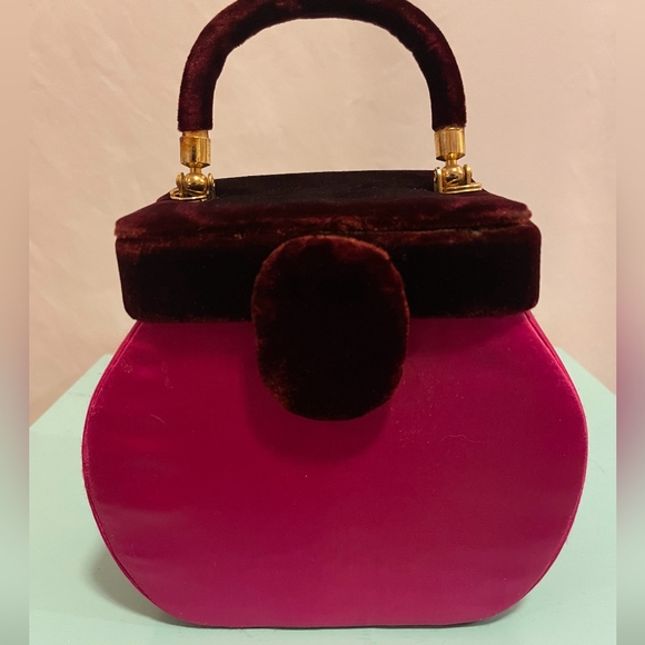 Vintage La Regale Velvet Evening Handbag 👜 - Picture 3 of 7